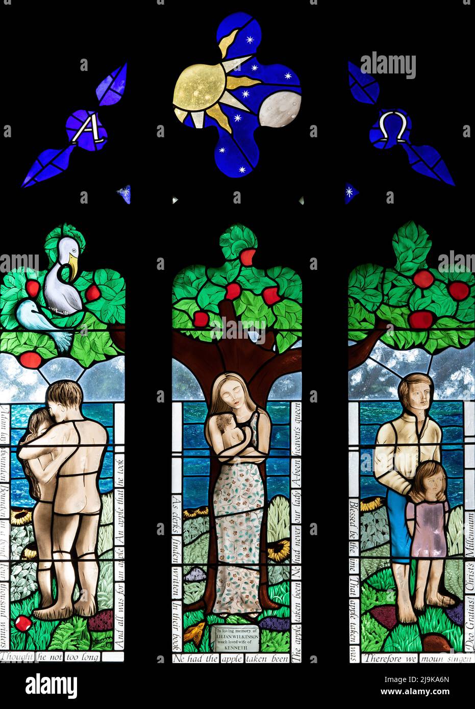 La ventana del Milenio por Sarah Sutton (2001) en la Iglesia de San Marcos, Natland, Cumbria, Reino Unido Foto de stock