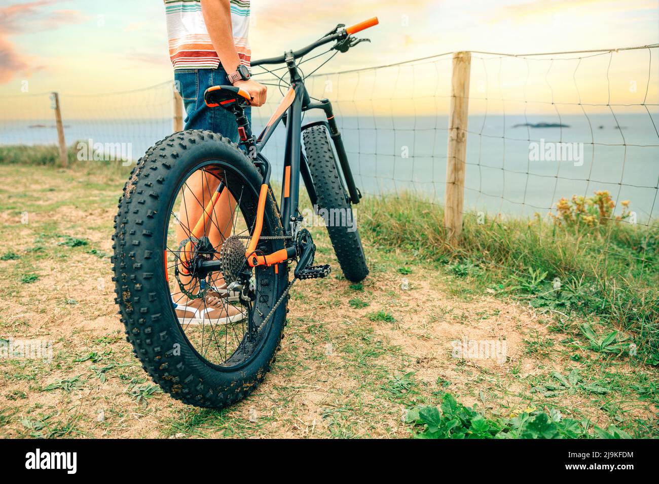 Bicicleta de ruedas gordas fotografías e imágenes de alta resolución - Alamy