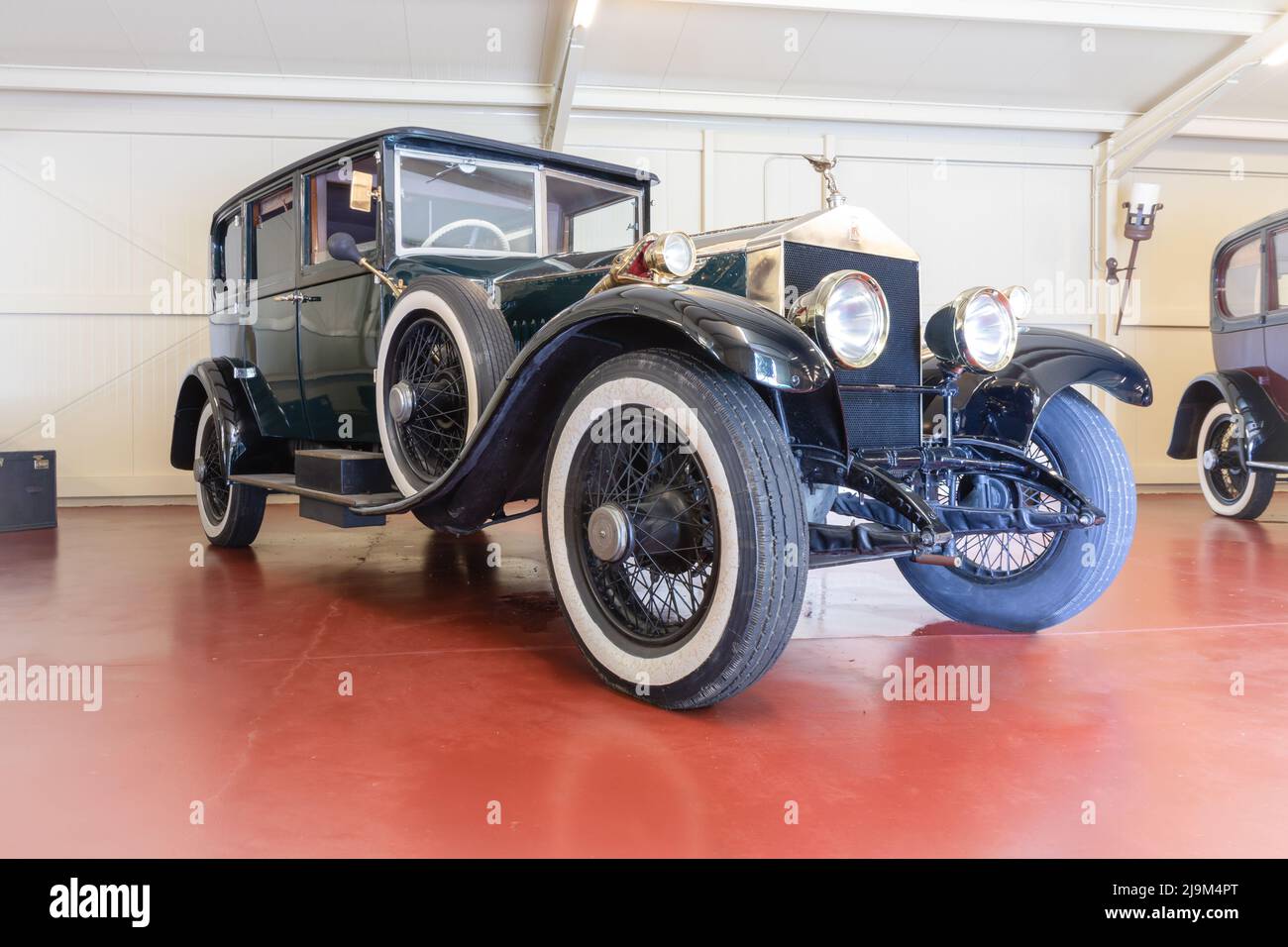 GALDAMAS, ESPAÑA-8 DE AGOSTO de 2021: 1923 Rolls-Royce Lusina Ghost de Plata (Maharaja de Jodhpur) en Torre Loizaga (Miguel de la Via) Museo del Automóvil Foto de stock