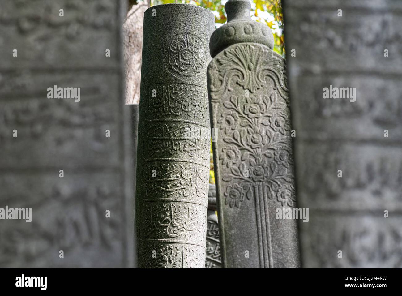 Tumbas otomanas en el cementerio Eyup Sultan, uno de los cementerios musulmanes más antiguos y