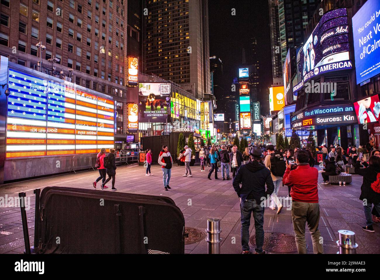 Times Square en Nueva York bei Nacht mit Leuchtreklame Foto de stock