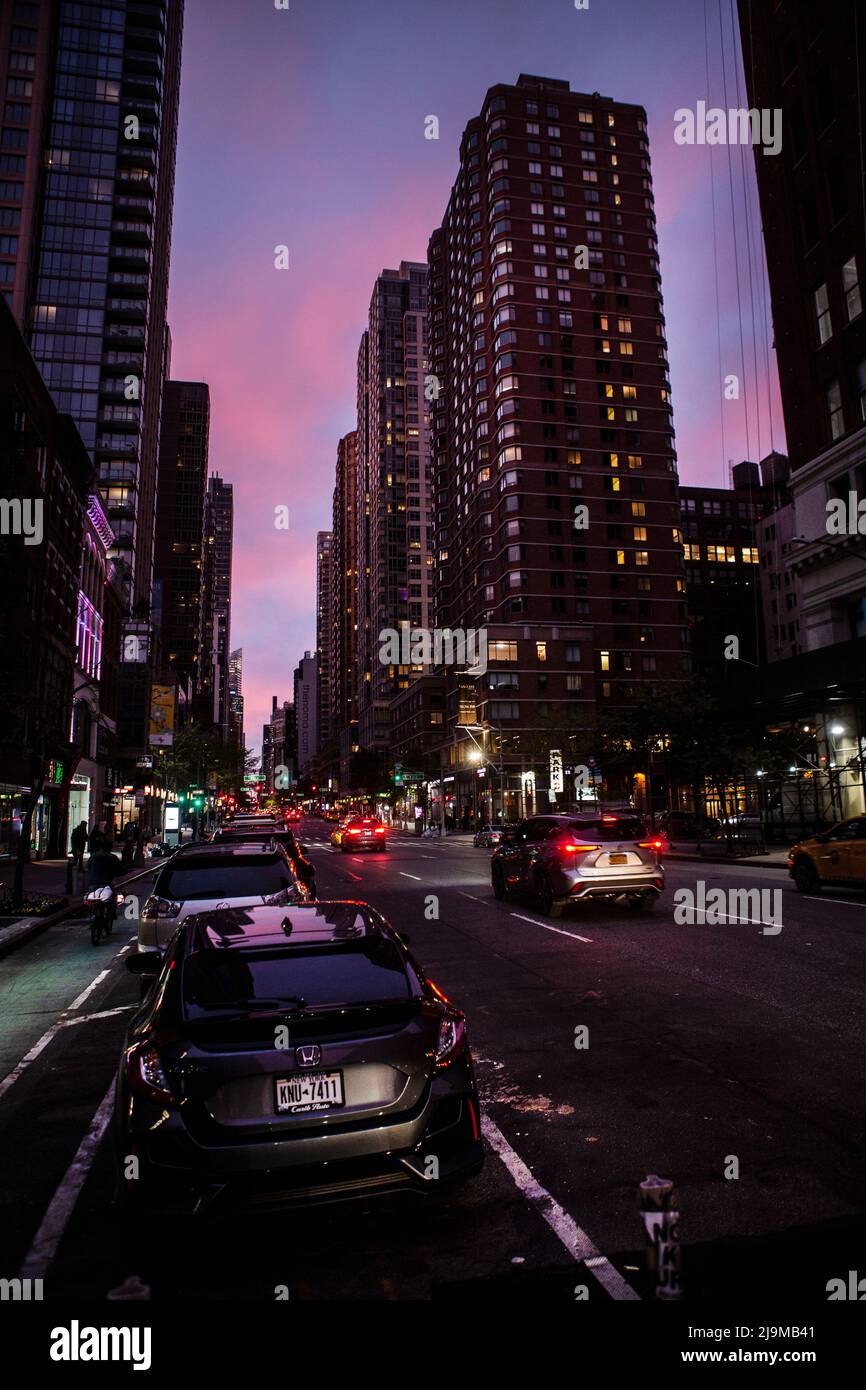 Abenddämmerung en den Strassen von New York Foto de stock