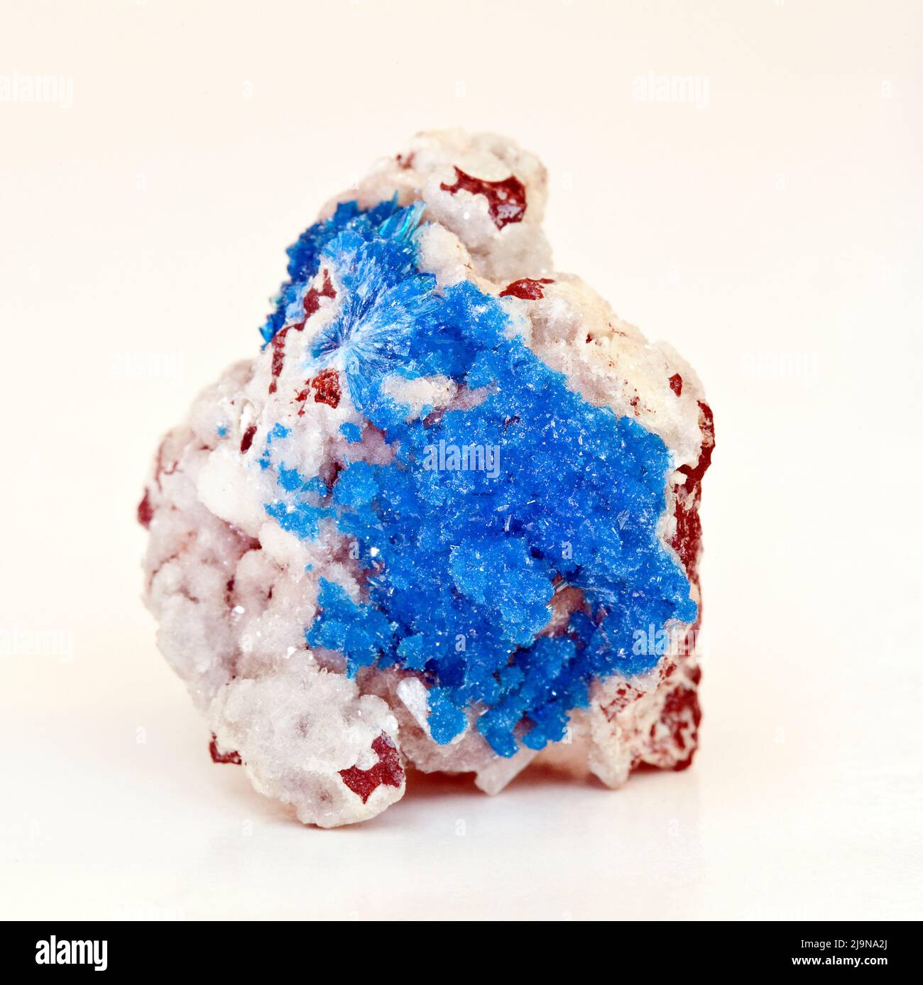Macro primer plano fotografía en color de una ' Cavansita ' una piedra preciosa semi cristal usada en la terapia curativa del cristal Foto de stock