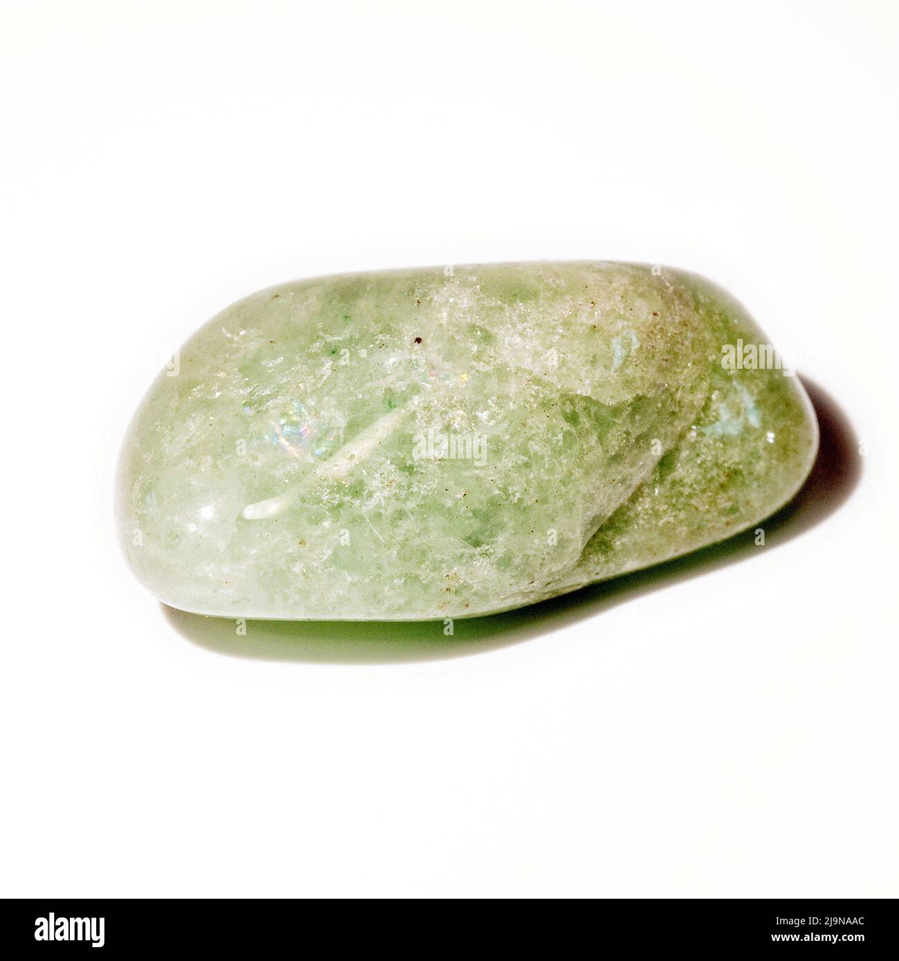 Macro FOTO EN COLOR FOTO DE 'Cuarzo Verde' Una piedra preciosa semi-cristalina utilizada en la terapia de curación de cristales Foto de stock