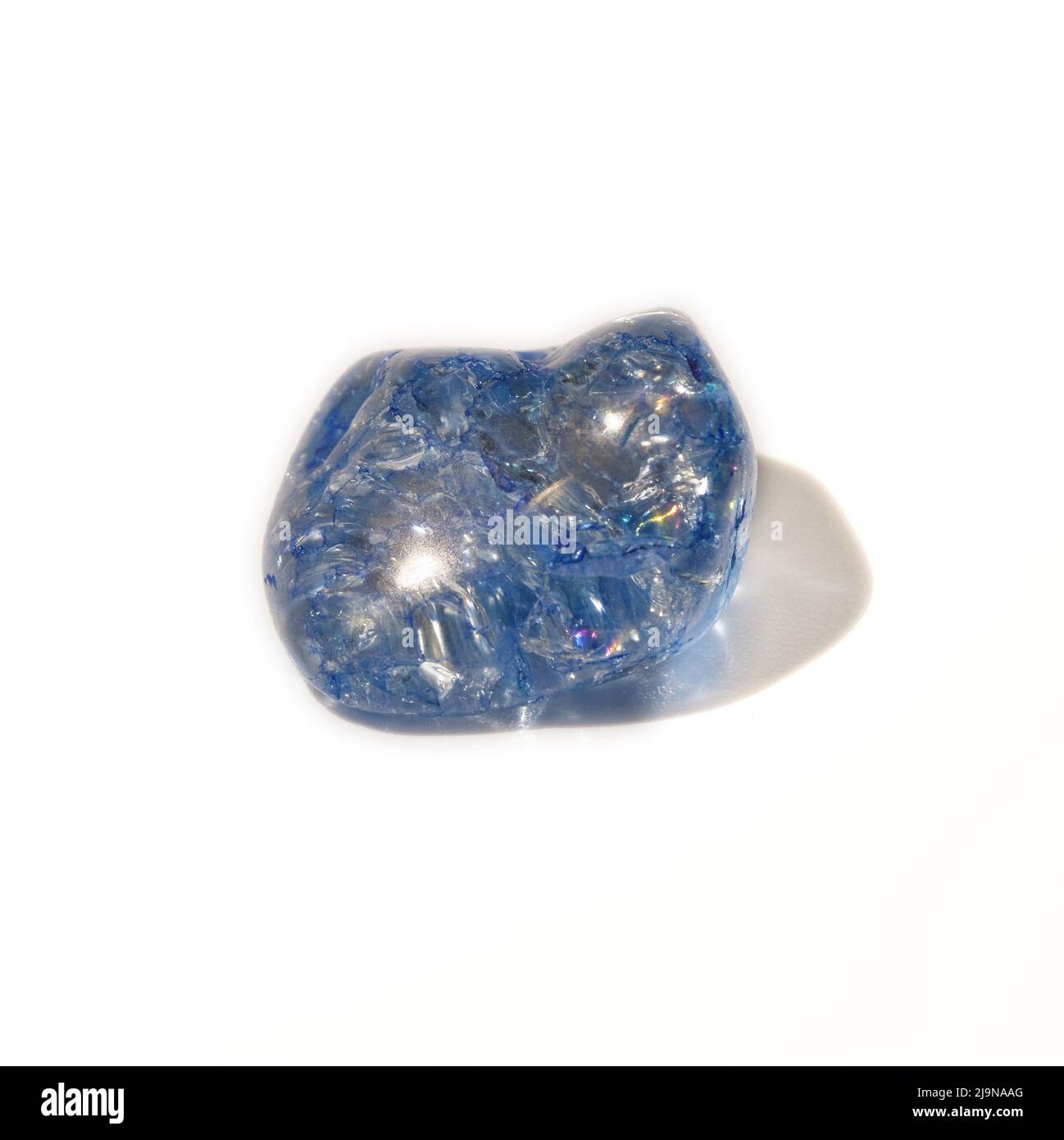 Macro FOTO EN COLOR FOTO DE 'Cuarzo Crackle Azul' Una piedra preciosa semi-cristalina utilizada en la terapia de curación de cristales Foto de stock
