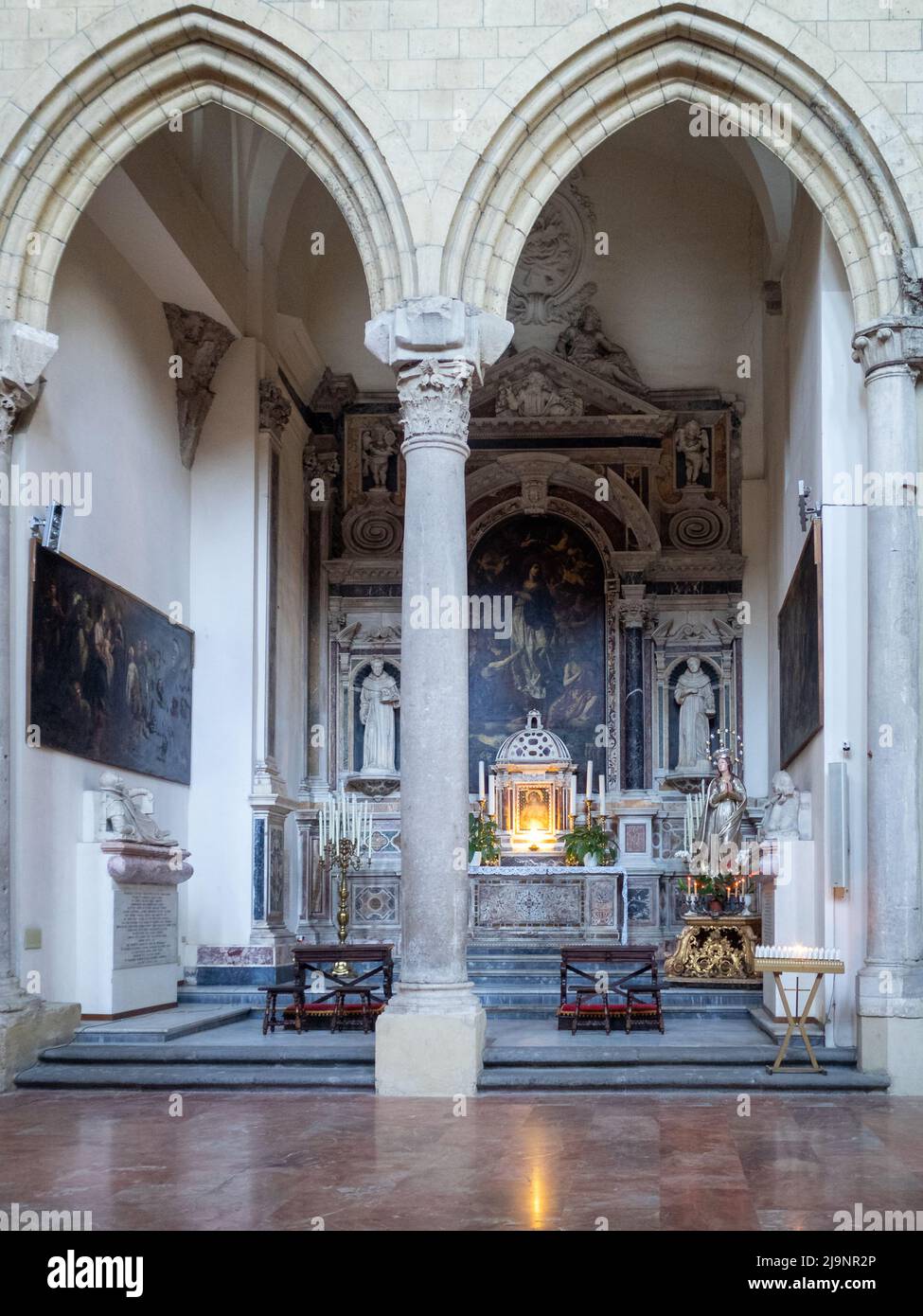 San Lorenzo Maggiore Capilla gótica, Nápoles Foto de stock