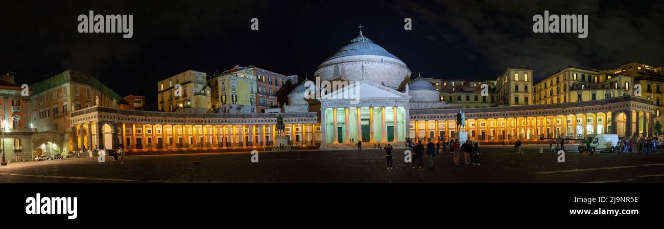 Panorama de la Piazza del Plebiscito, Nápoles Foto de stock
