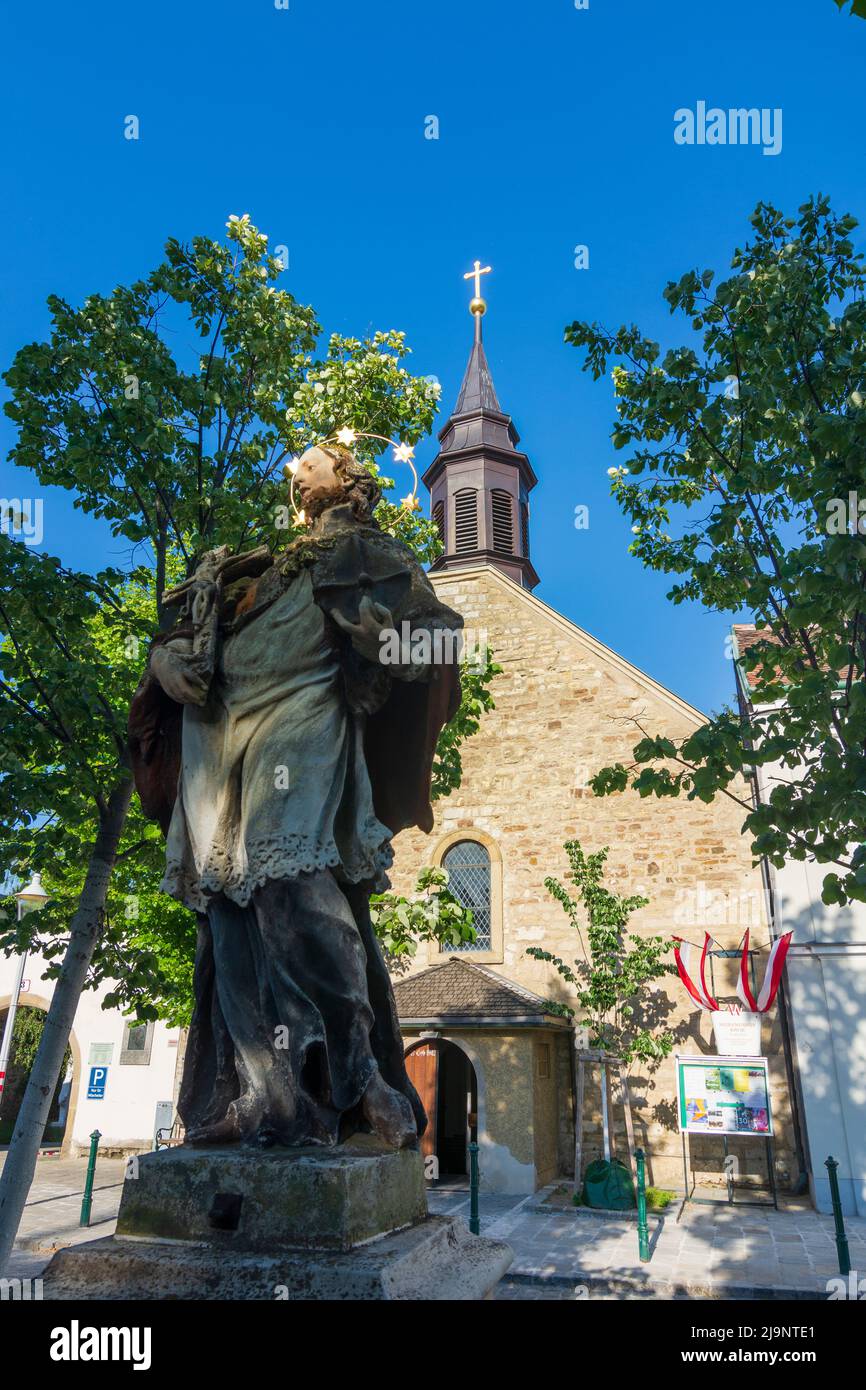 Viena: Heiligenstädter Kirche (iglesia Heiligenstadt), estatua de San Nepomuk en 19. Döbling, Viena, Austria Foto de stock