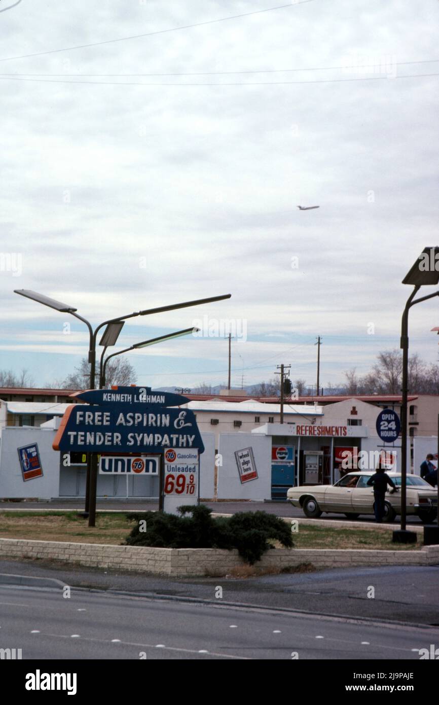 'Free Aspirine and tierno pésame' firmado por la gasolinera en Las Vegas en 1979 Foto de stock