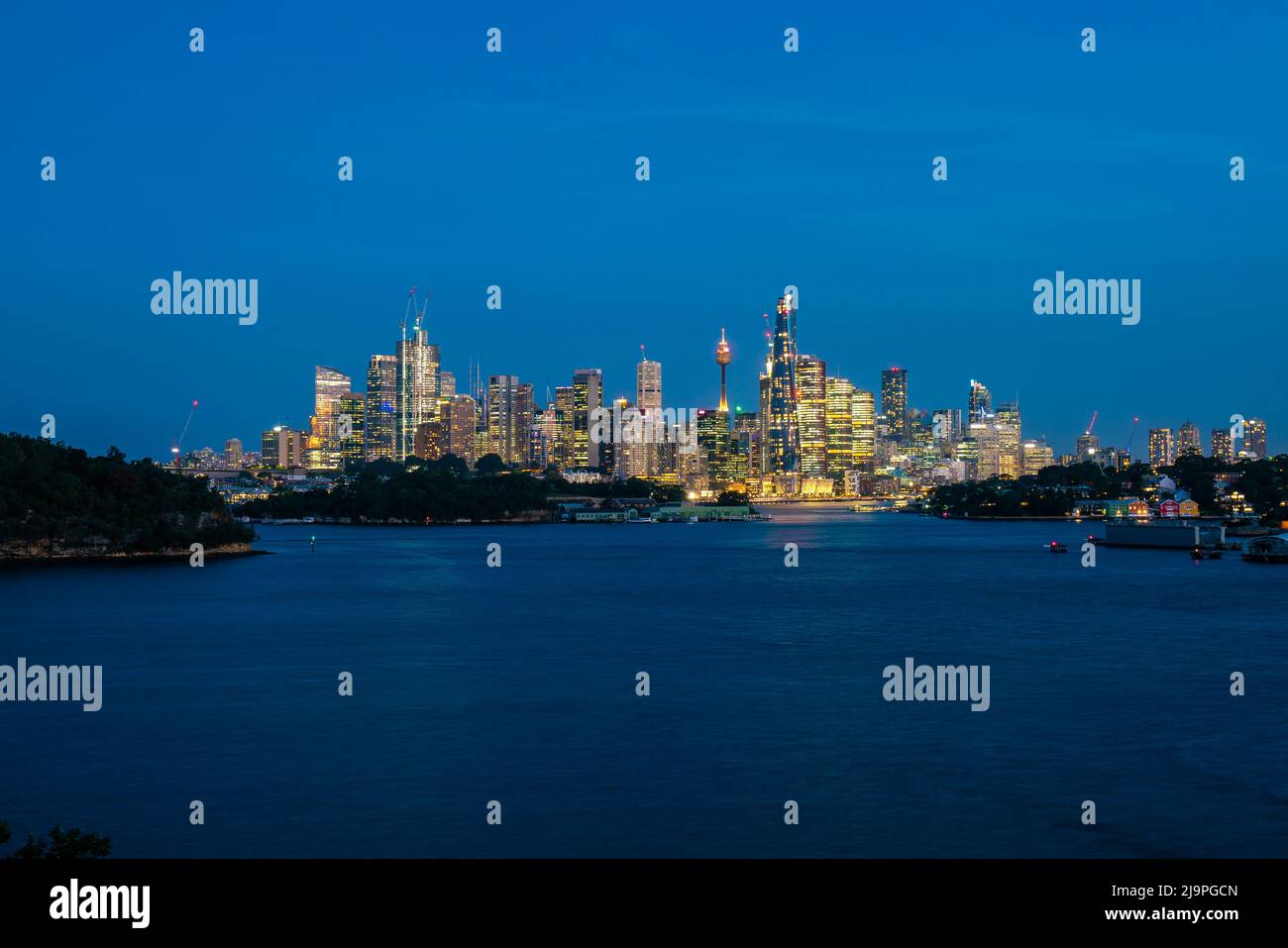 Vista del distrito central de negocios de Sydney por la noche Foto de stock