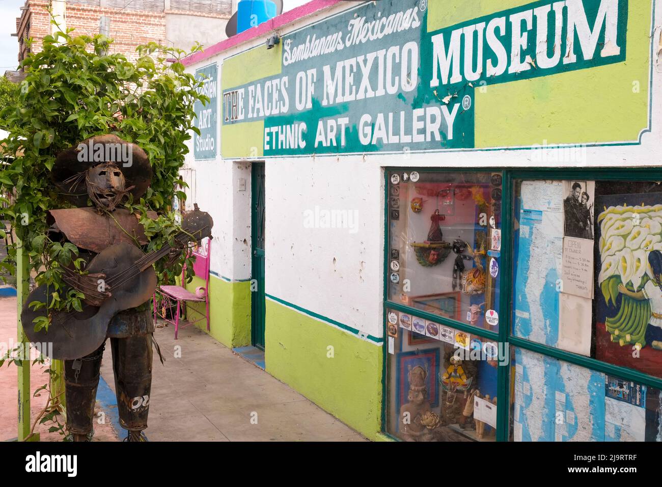 Todos Santos, México. Exterior de una galería de arte. (Sólo para uso editorial) Foto de stock