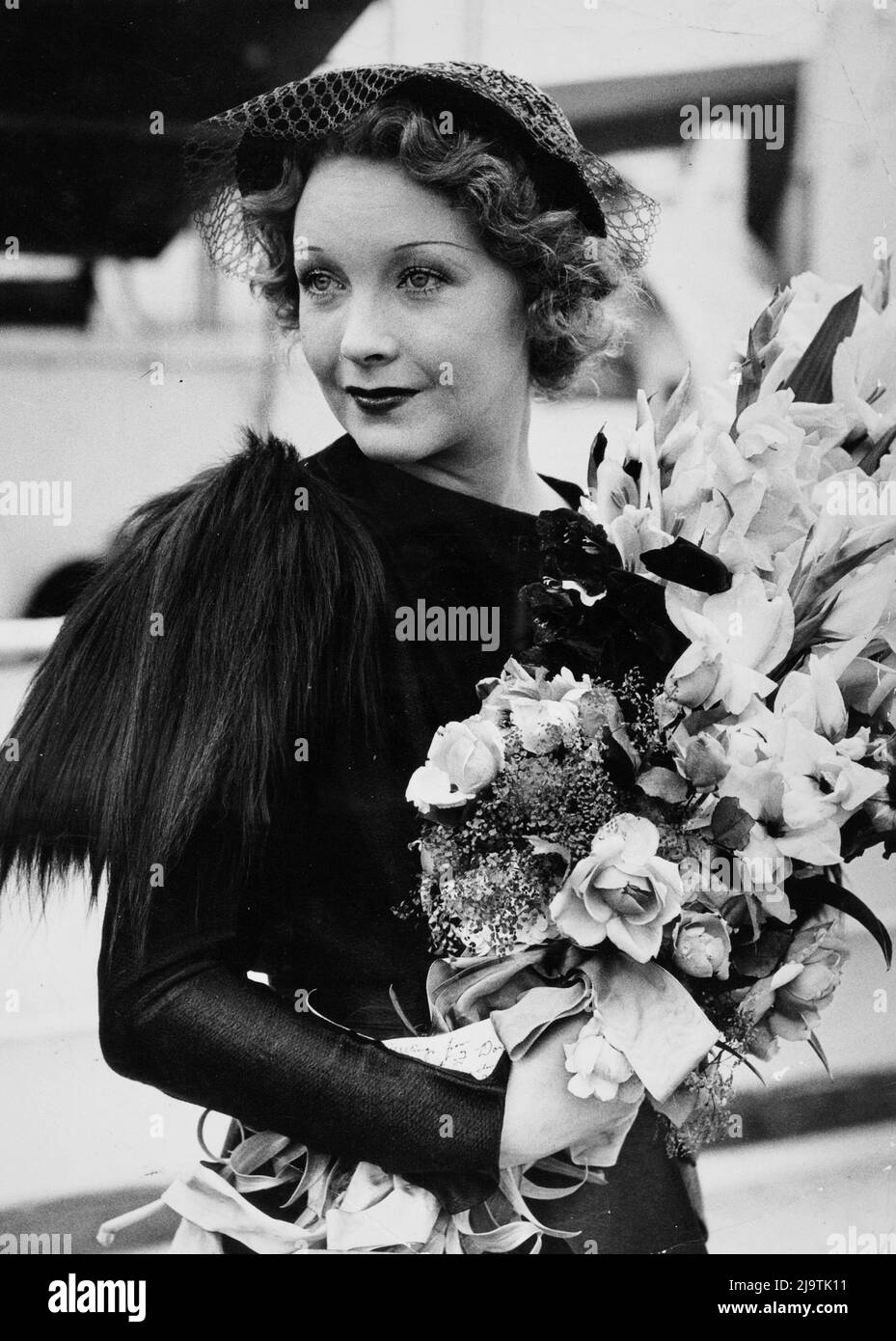 Sam Hood - Helen Twelvetrees llega de Hollywood para hacer la película El purasangre en Sydney - 2nd de diciembre de 1935 Foto de stock