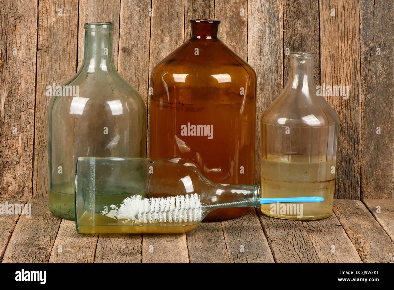 Nuevo limpiador de botellas fotografías e imágenes de alta resolución -  Alamy