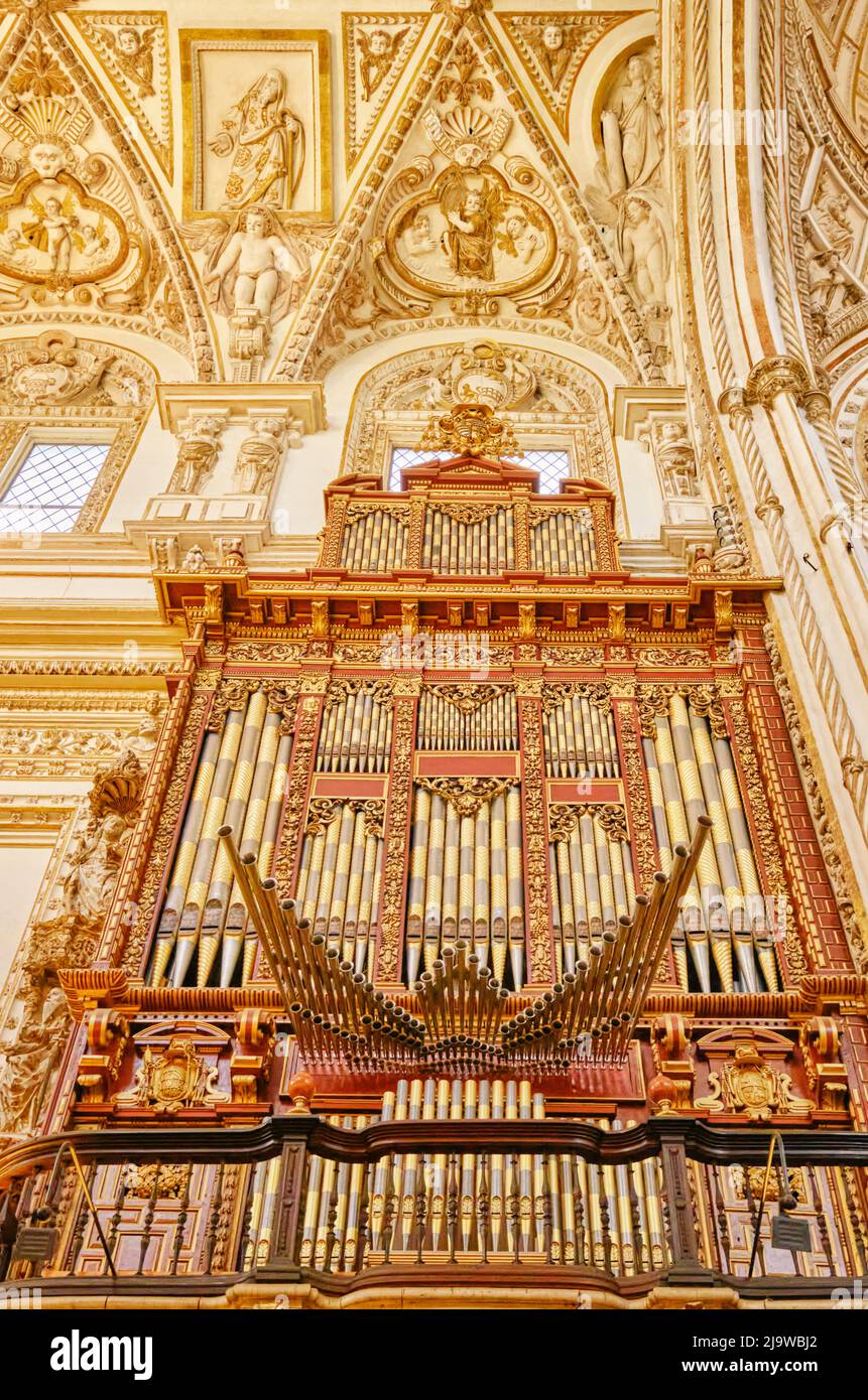 Interior de la Mezquita-Catedral de Córdoba, Patrimonio de la Humanidad de la UNESCO. Andalucía, España Foto de stock
