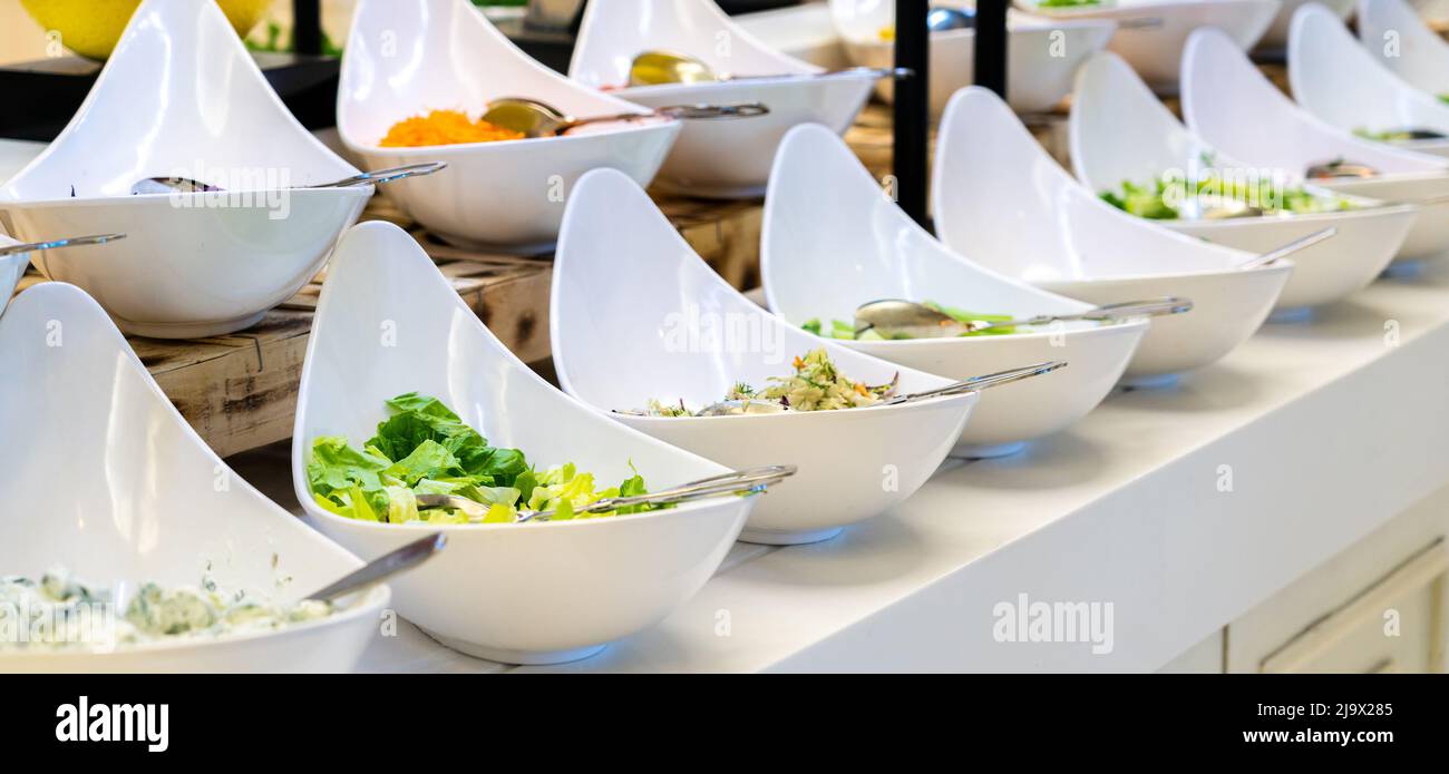 El restaurante buffet de ensaladas fotografías e imágenes de alta  resolución - Alamy