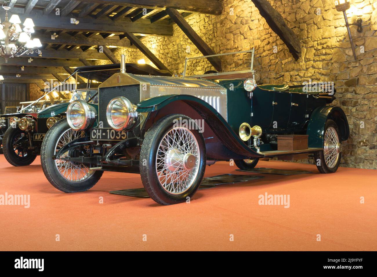 GALDAMAS, ESPAÑA-8 DE AGOSTO de 2021: 1914 Rolls-Royce Ghost de Plata Estilo Colonial en Torre Loizaga (Miguel de la Via) Museo del Automóvil Foto de stock
