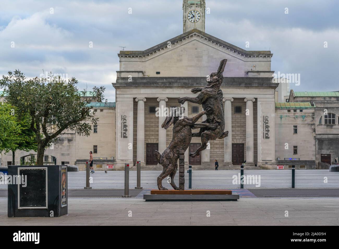 La escultura de “Haras de Boxeo” de Hamish Mackie en Guildhall Square 2022, Southampton, Hampshire, Inglaterra, Reino Unido Foto de stock