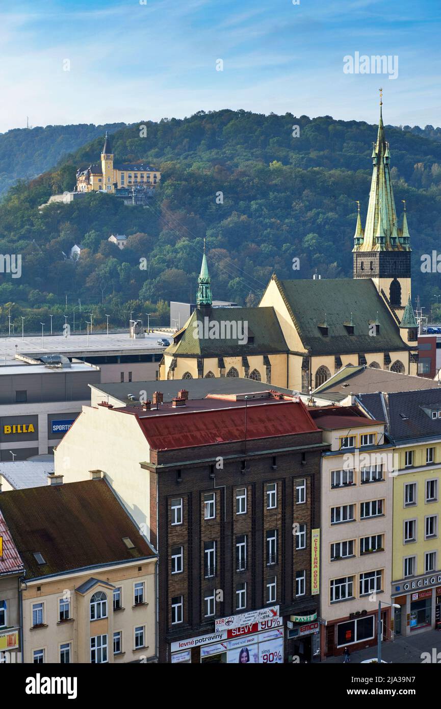 Paisaje urbano de la ciudad de Ústí-nad-Labem, República Checa Foto de stock