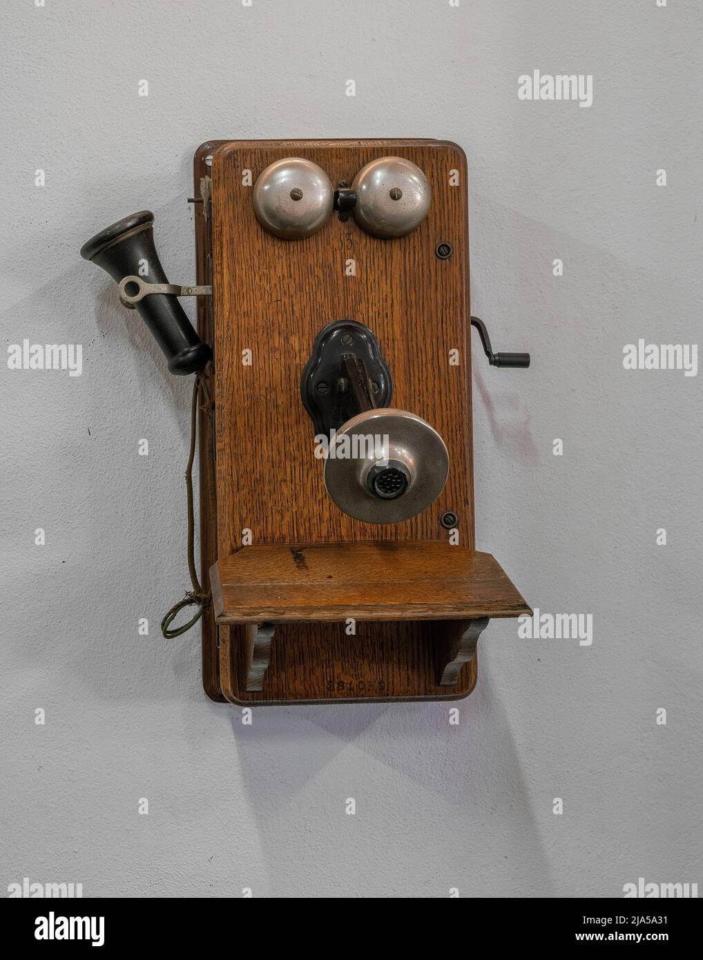 Teléfono de pared frontal antiguo Foto de stock