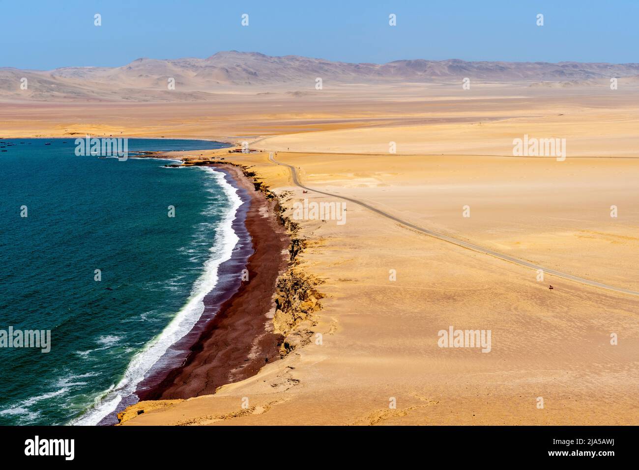 Playa Roja, Reserva de Paracas, Región Ica, Perú. Foto de stock