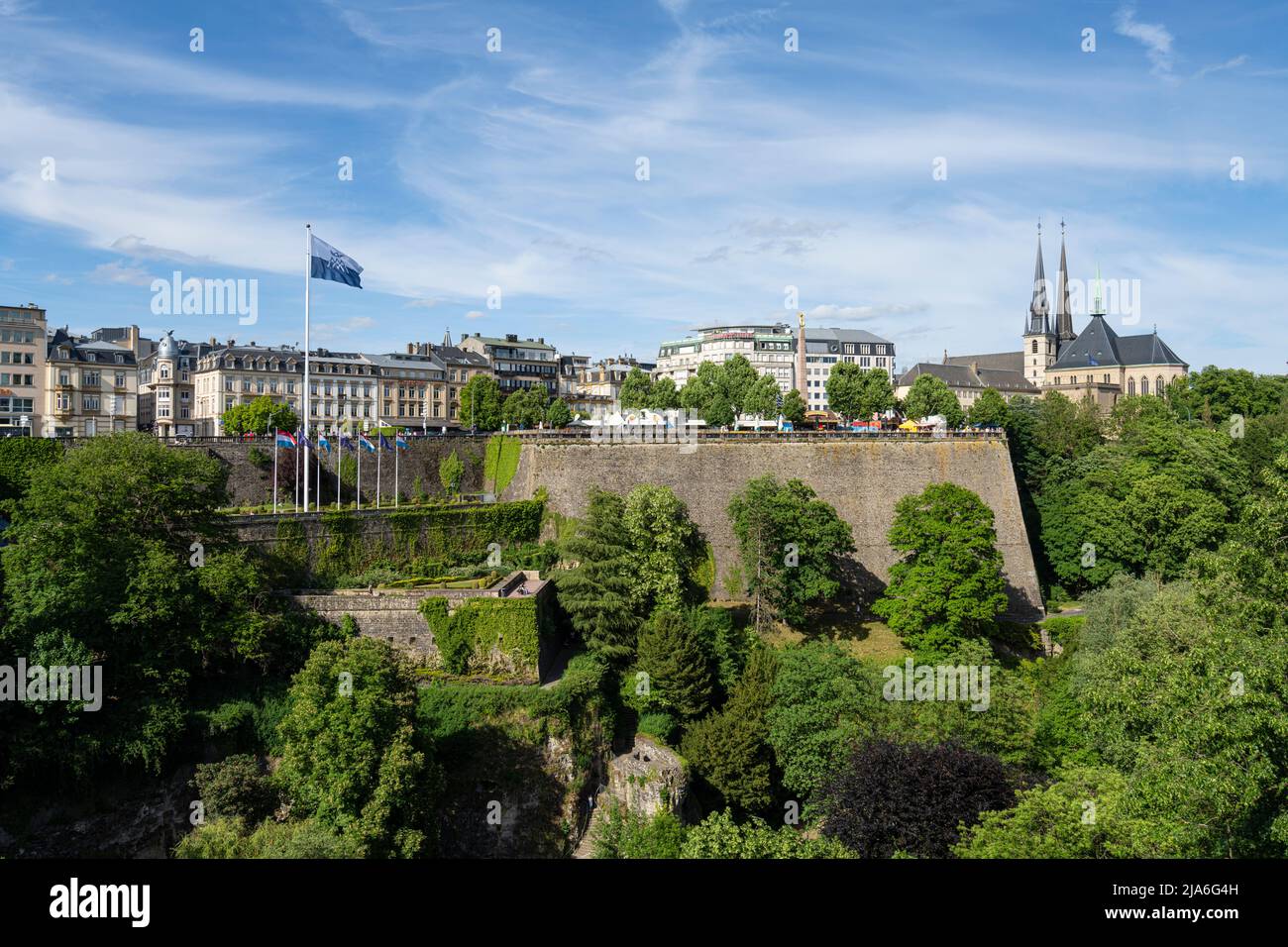 Ciudad de Luxemburgo, mayo de 2022. Vista panorámica de los Casemates Petrusse en el centro de la ciudad Foto de stock