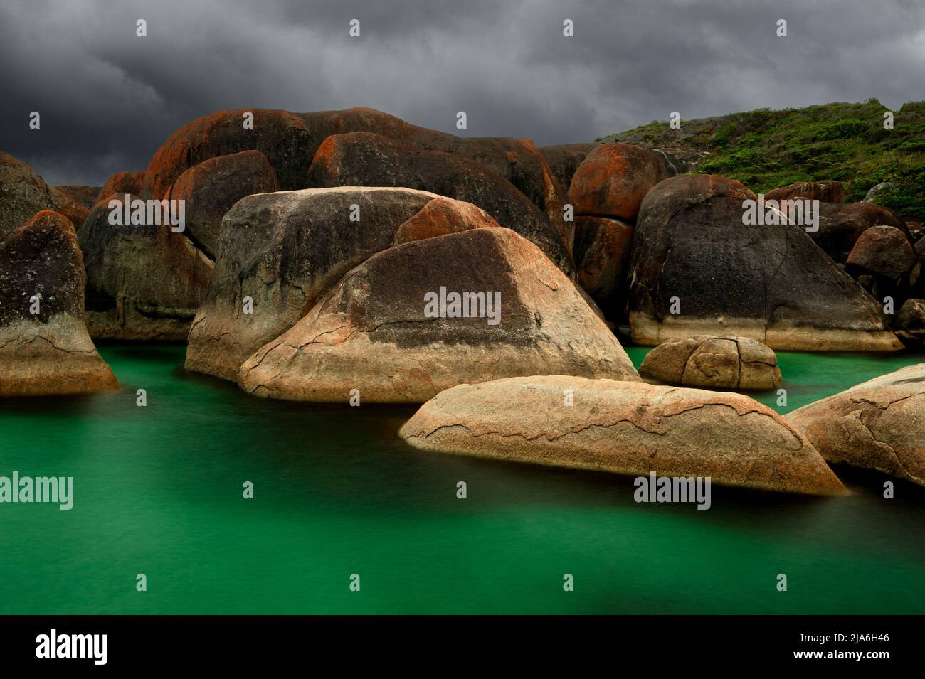Rocas de Elefante de hermosa forma en el Parque Nacional de William Bay. Foto de stock