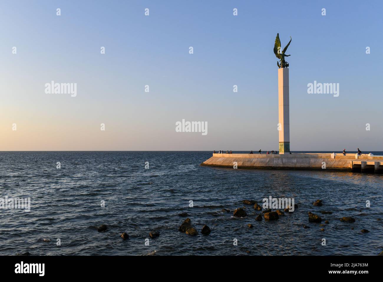 Estatua de la Novia del Mar, Malecón, México, frente al mar en la ciudad de Campeche Foto de stock