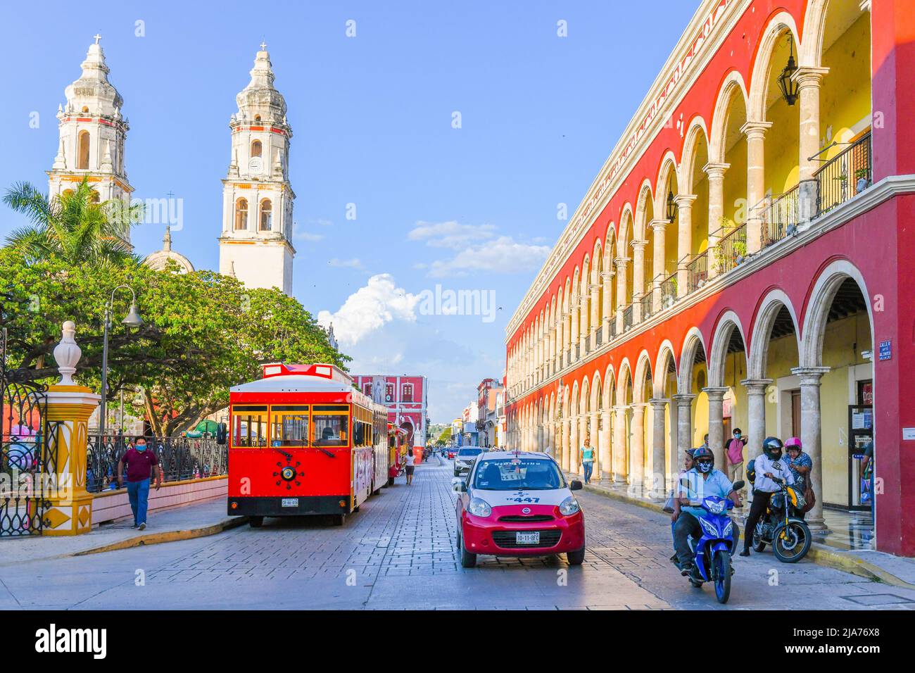 Antiguo centro colonial dentro de la ciudad fortificada de Campeche, México Foto de stock