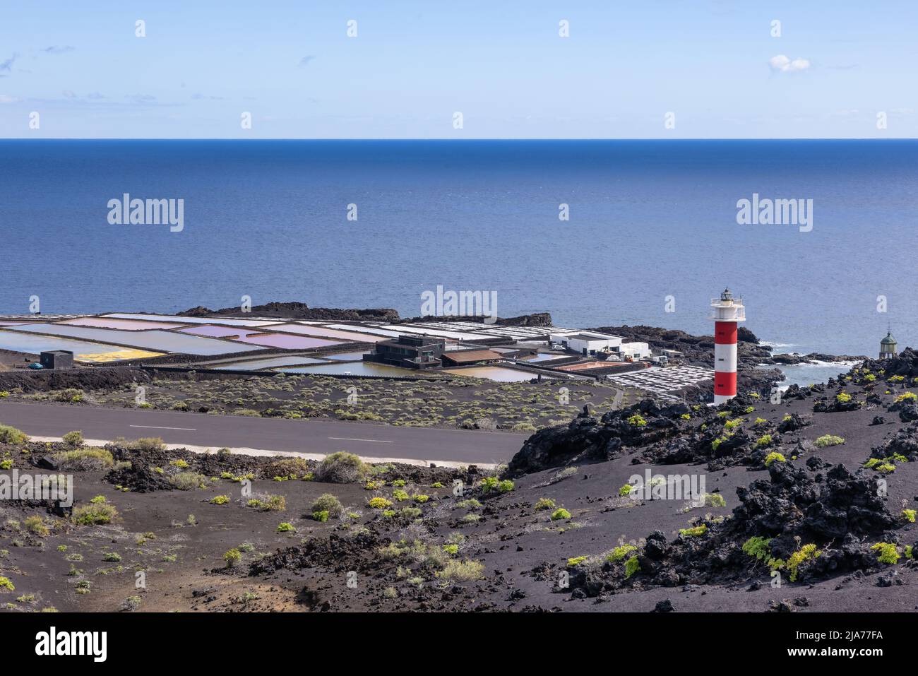 Vista aérea en la salinación de las coloridas Salinas de Fuencaliente en La Palma, Islas Canarias Foto de stock