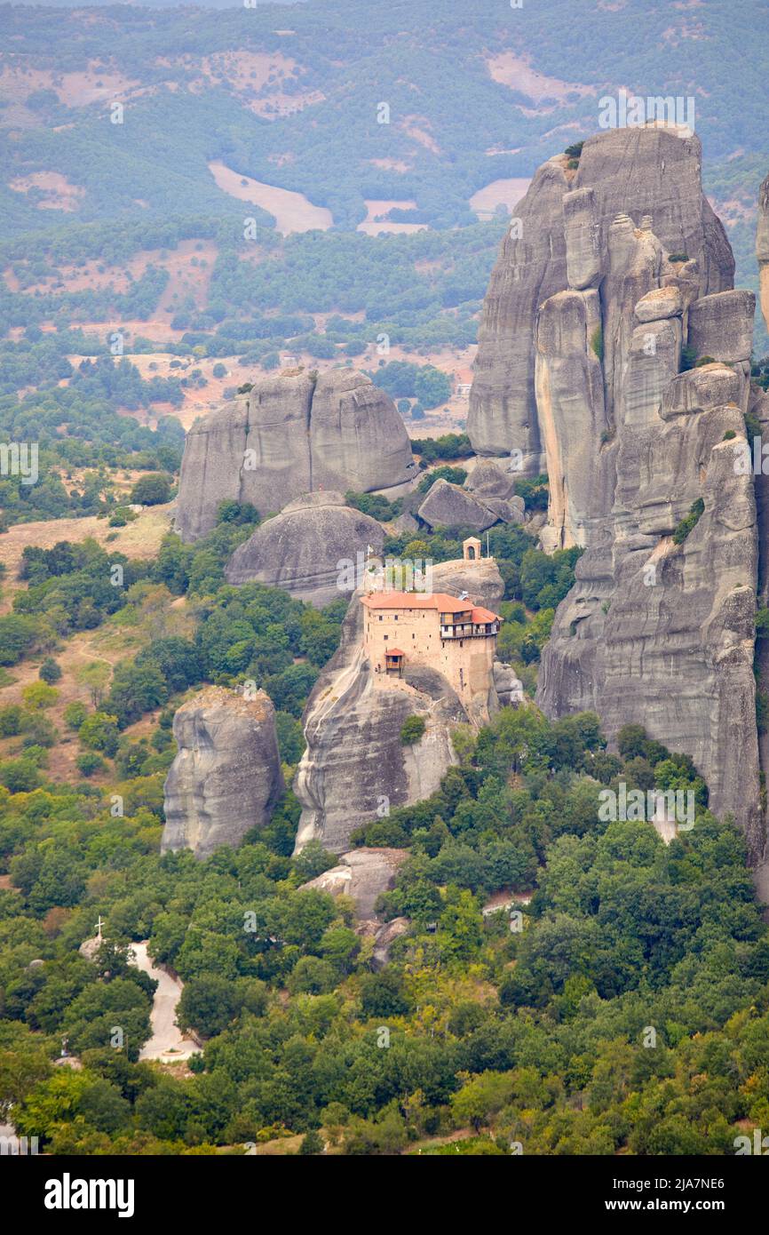 Los monasterios típicos de Meteora, Grecia Foto de stock