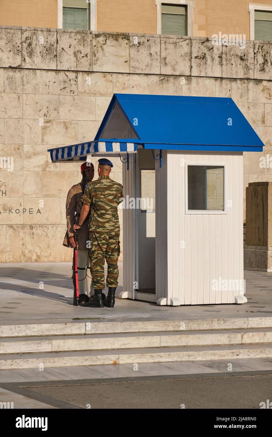 Guardia ceremonial presidencial Evzones, Plaza Syntagma, Atenas Foto de stock