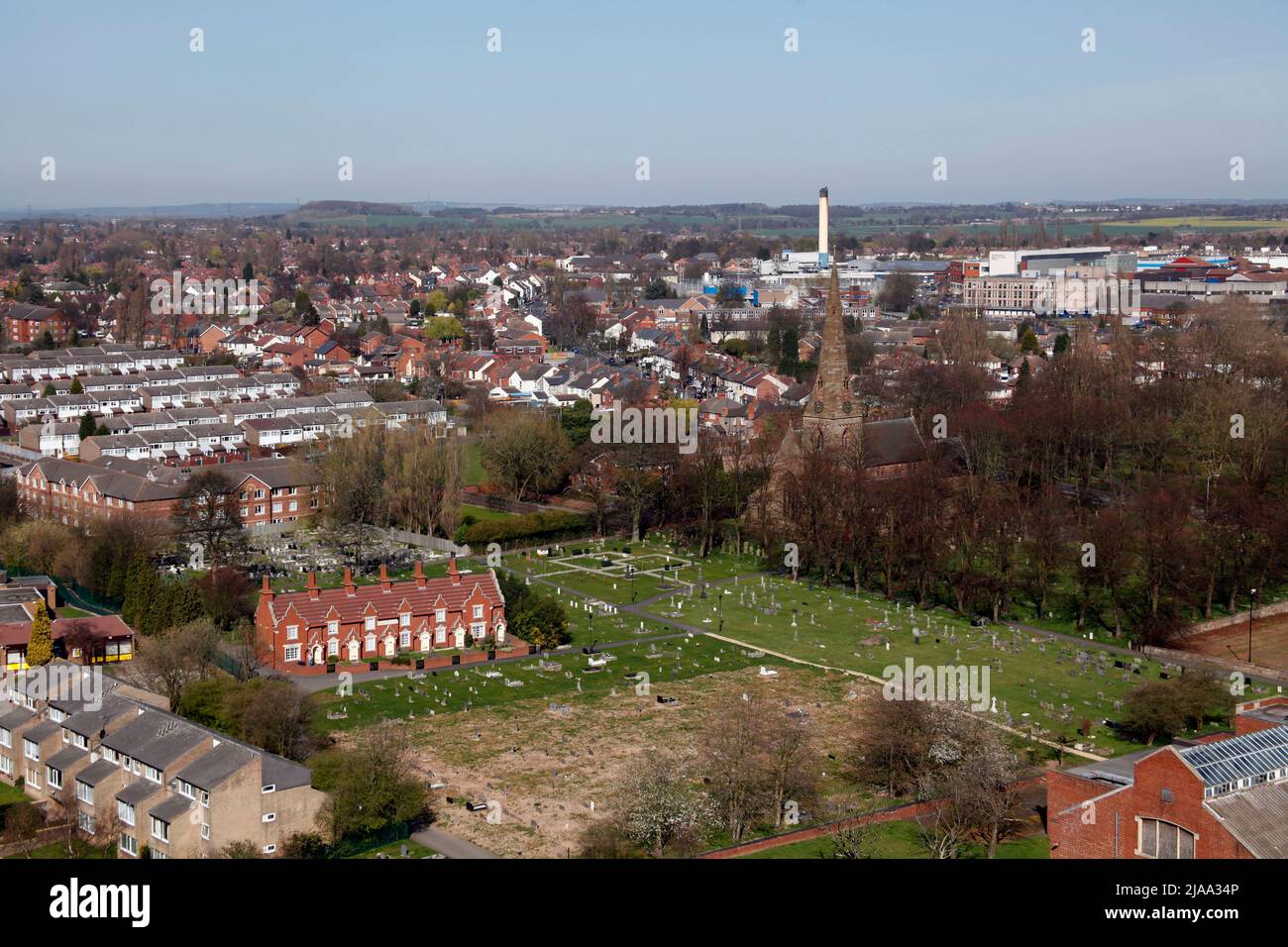 Vista aérea de la ciudad de Heath, Wolverhampton con Almshouses de la Santísima Trinidad y Iglesia de la Santísima Trinidad. 2018 Foto de stock