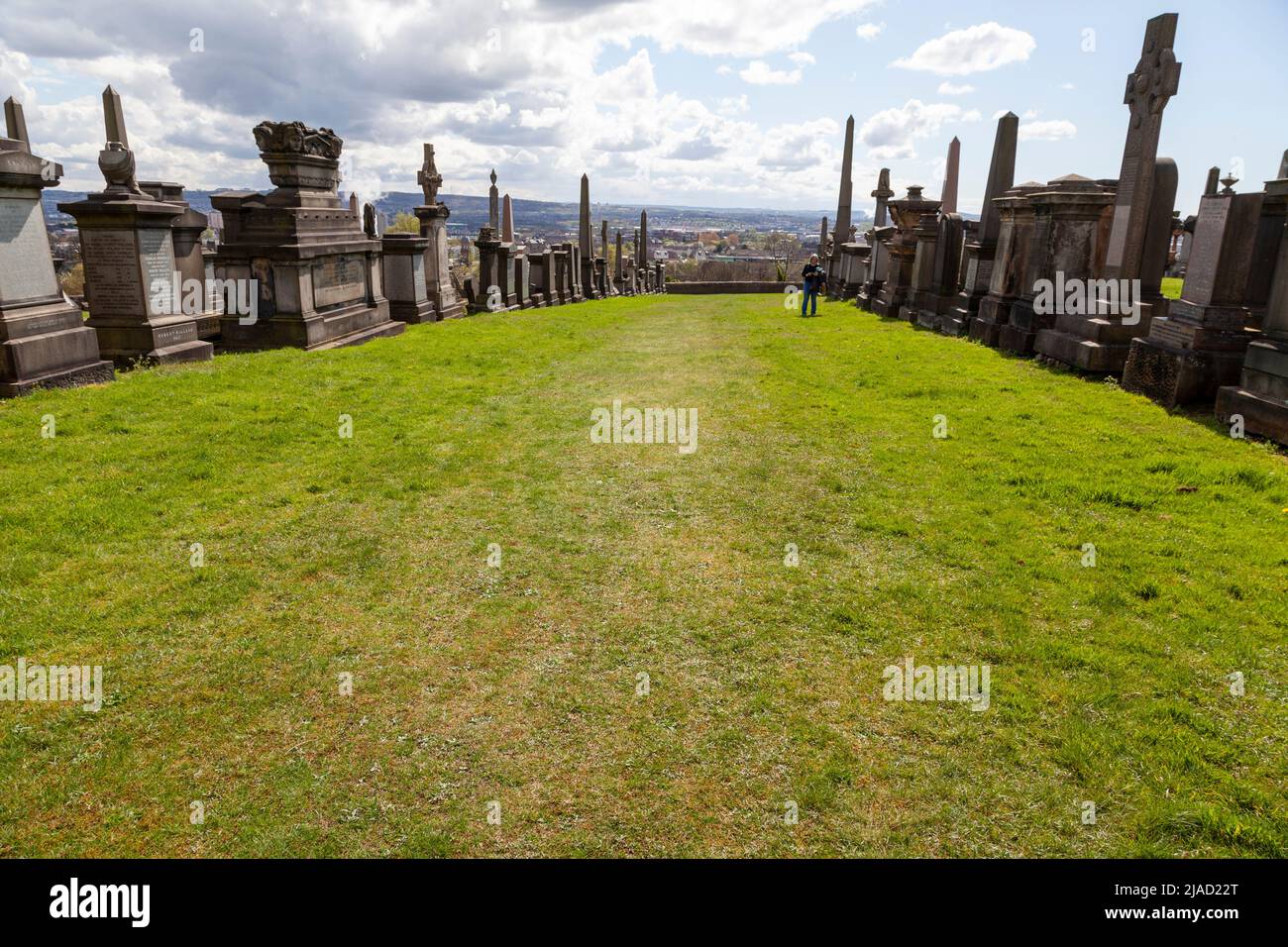 Necrópolis de Glasgow: “Ciudad victoriana de los muertos”, cerca de la catedral de Glasgow, con monumentos conmemorativos a John Knox y otros prominentes escoceses Foto de stock
