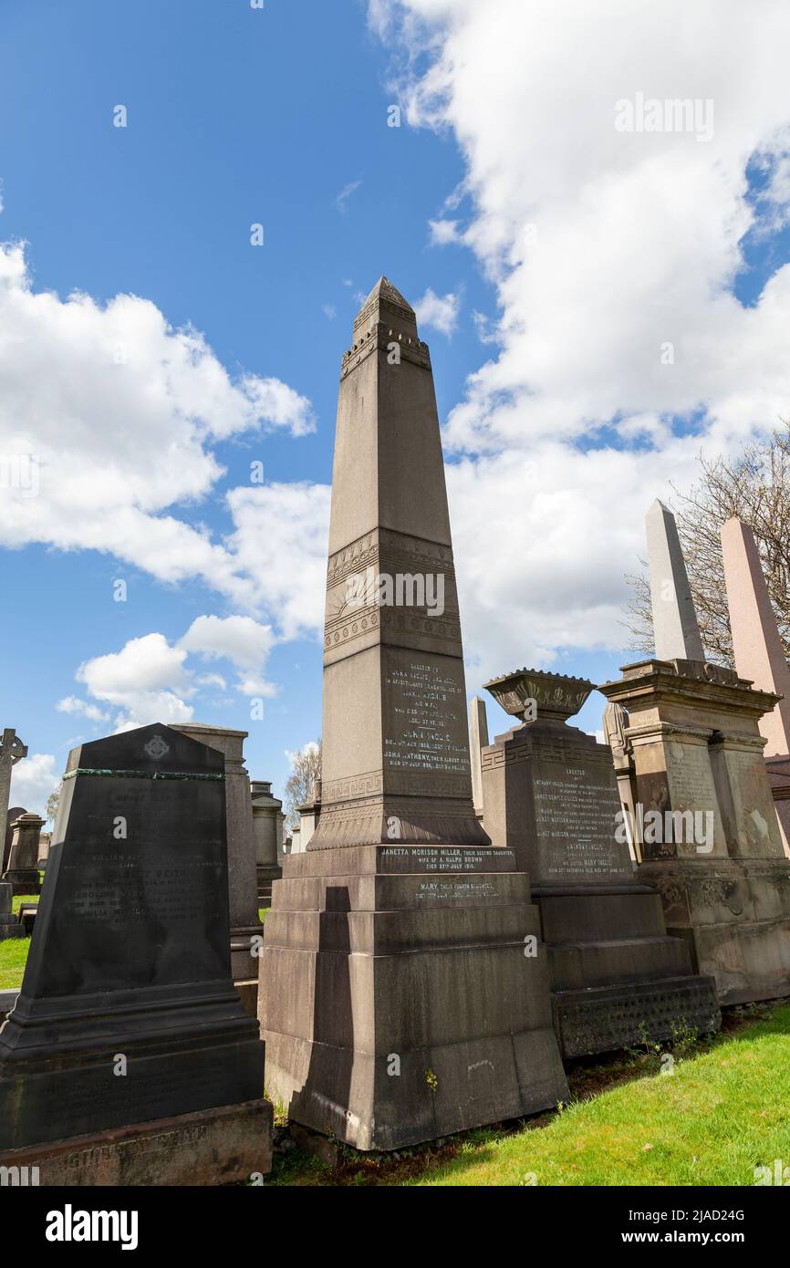 Necrópolis de Glasgow: “Ciudad victoriana de los muertos”, cerca de la catedral de Glasgow, con monumentos conmemorativos a John Knox y otros prominentes escoceses Foto de stock