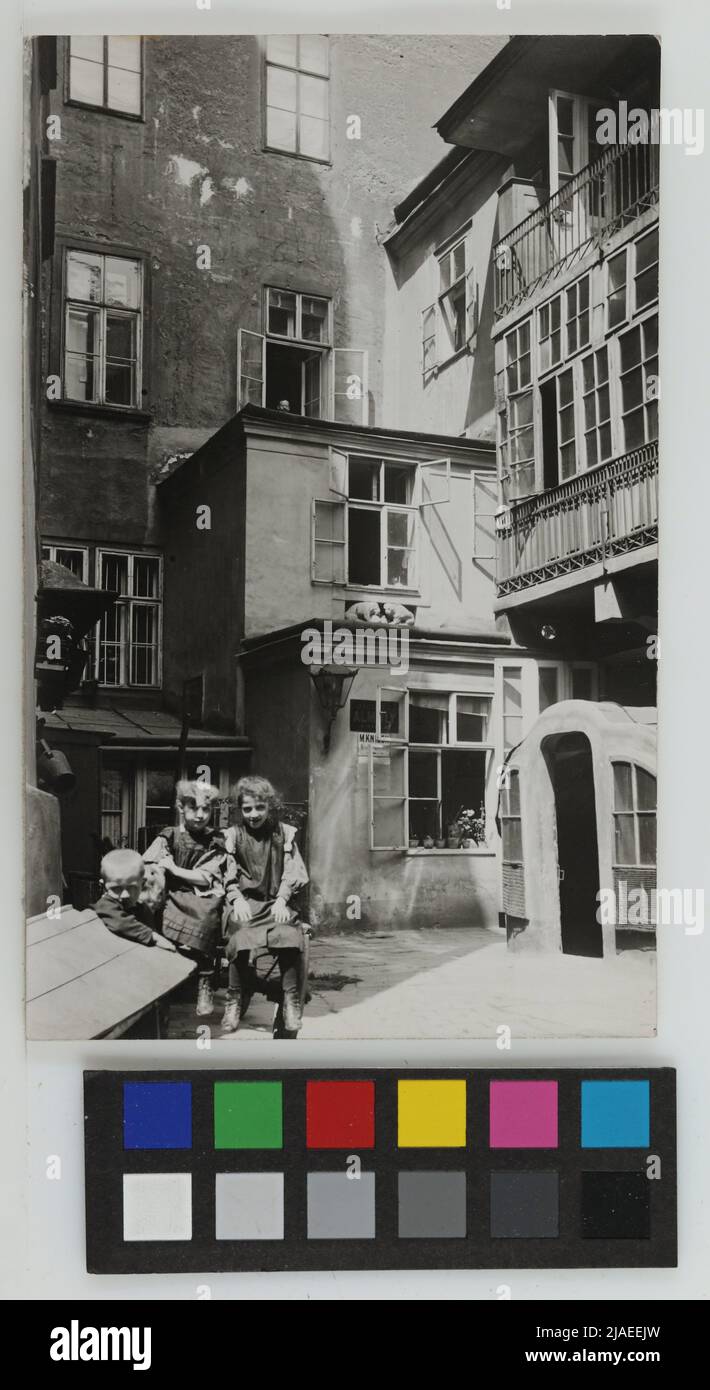 1., Laurenzerberg 3, vista del patio, postal. Verlag Reinhold Gftmann & Sohn, productor Foto de stock