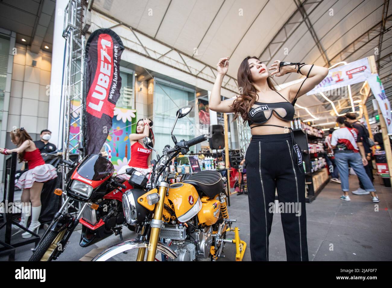 Bangkok, Tailandia. 29th de mayo de 2022. Un modelo standsnext el mono de  Honda en el Festival de Motociclismo de Bangkok 2022 el 29 de mayo de 2022  en Bangkok, Tailandia. El