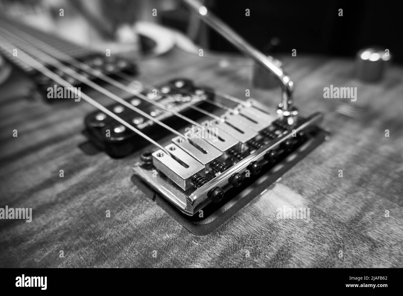 Puente de guitarra fotografías e imágenes de alta resolución - Página 2 -  Alamy