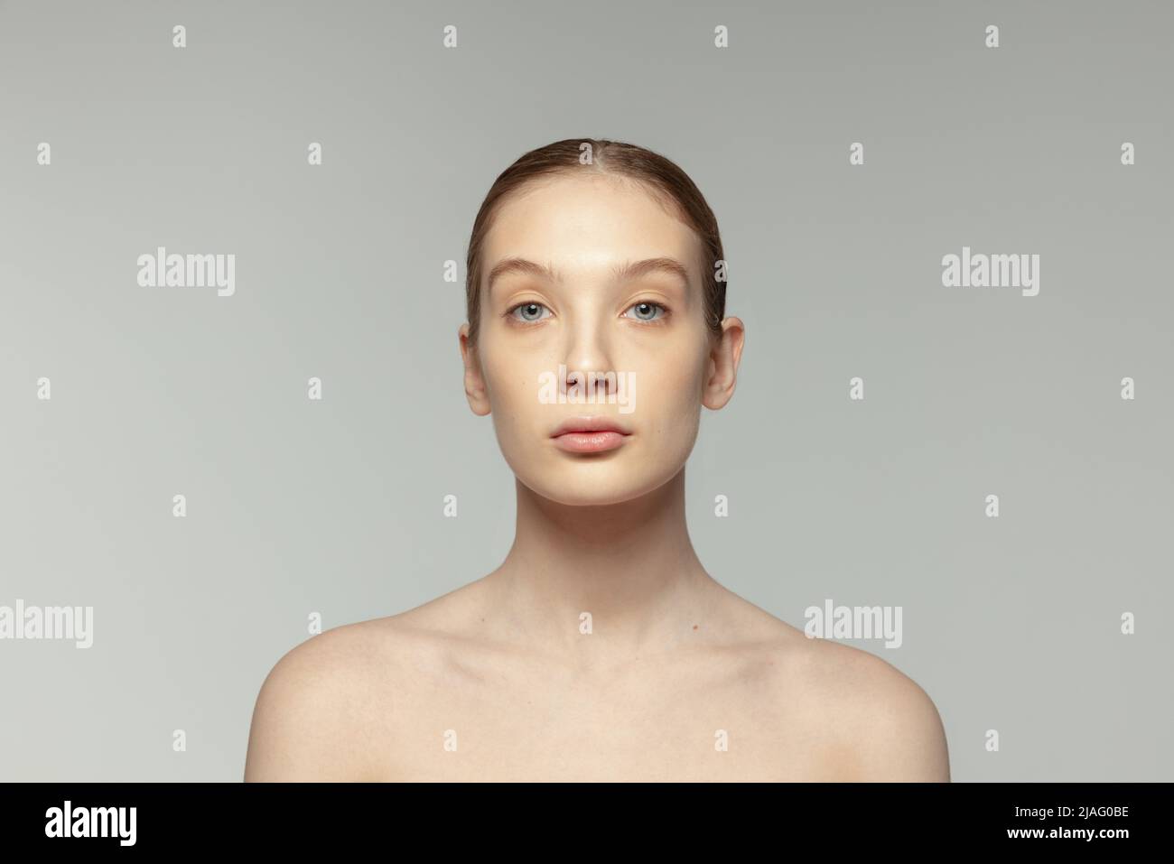 Cara sin maquillaje fotografías e imágenes de alta resolución - Alamy