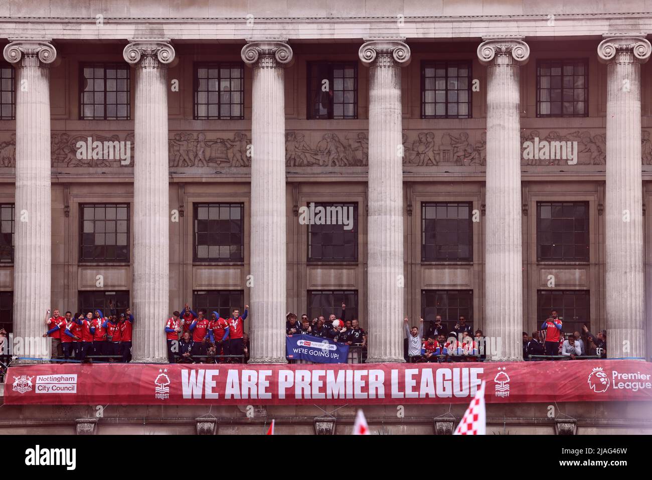 Nottingham, Nottinghamshire, Reino Unido. 30th de mayo de 2022. El equipo de fútbol de Nottingham Forest celebra su promoción a la Premier League en el balcón del edificio del Consejo. Credit Darren Staples/Alamy Live News. Foto de stock