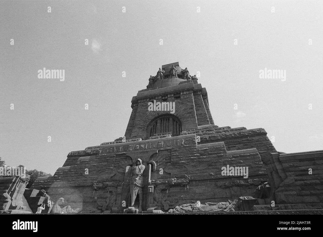 Völkerschlachtdenkmal, foto de la vieja escuela del memorial de guerra más grande de Europa, Lipsk, lugar de batalla del ejército de Napoleón y las fuerzas prusianas y rusas Foto de stock