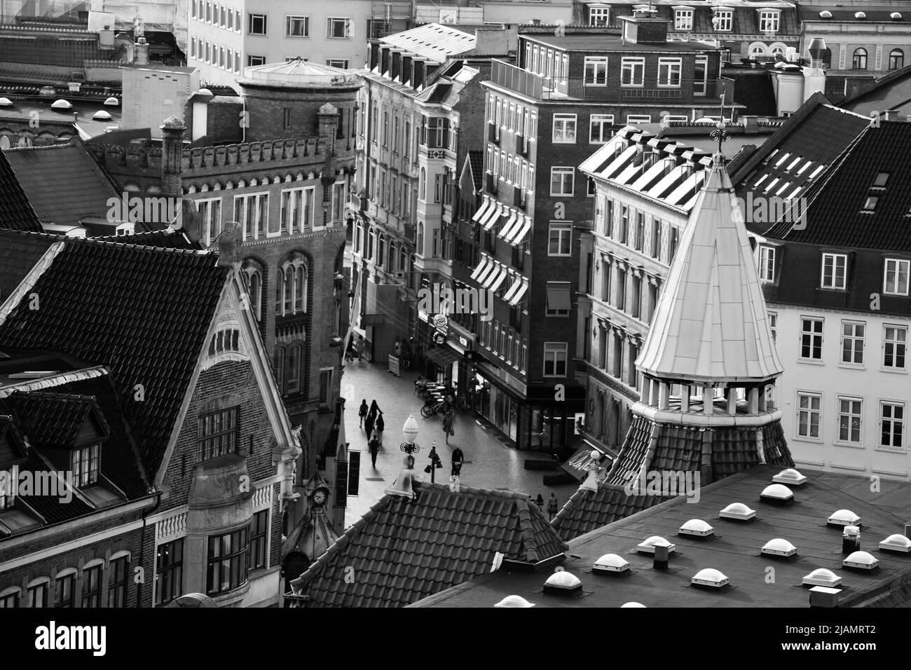 Las diferentes opiniones de Copenhague. Capturado en la Torre Redonda, o en danés Rundetårn. Foto de stock
