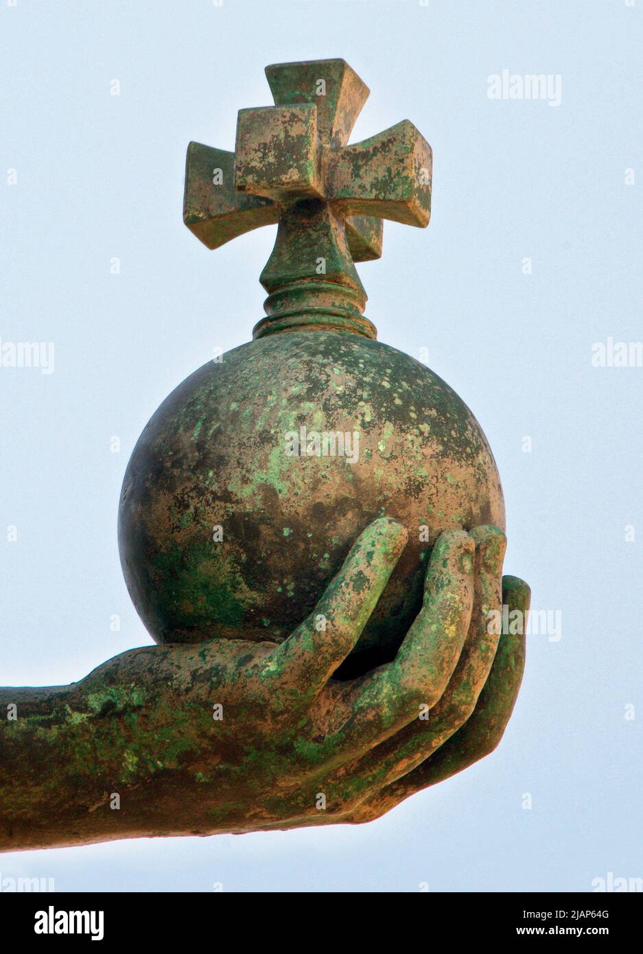 Detalle de la orbe en la Estatua de la Paz en el límite de Brighton Hove. Brighton y Hove, Inglaterra. En marzo de 2022 la orbe desaparecida, pero fue posteriormente recuperada. Foto de stock