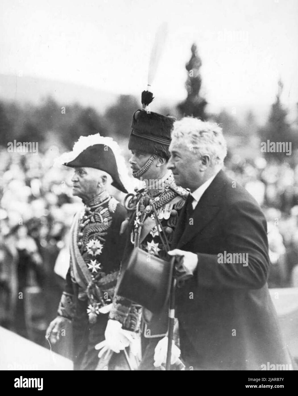 (L-R) El Gobernador General Isaac Isaacs; el Príncipe Henry, Duque de Gloucester; y el Primer Ministro Joseph Lyons sobre la visita del príncipe en 1934 a Australia Foto de stock