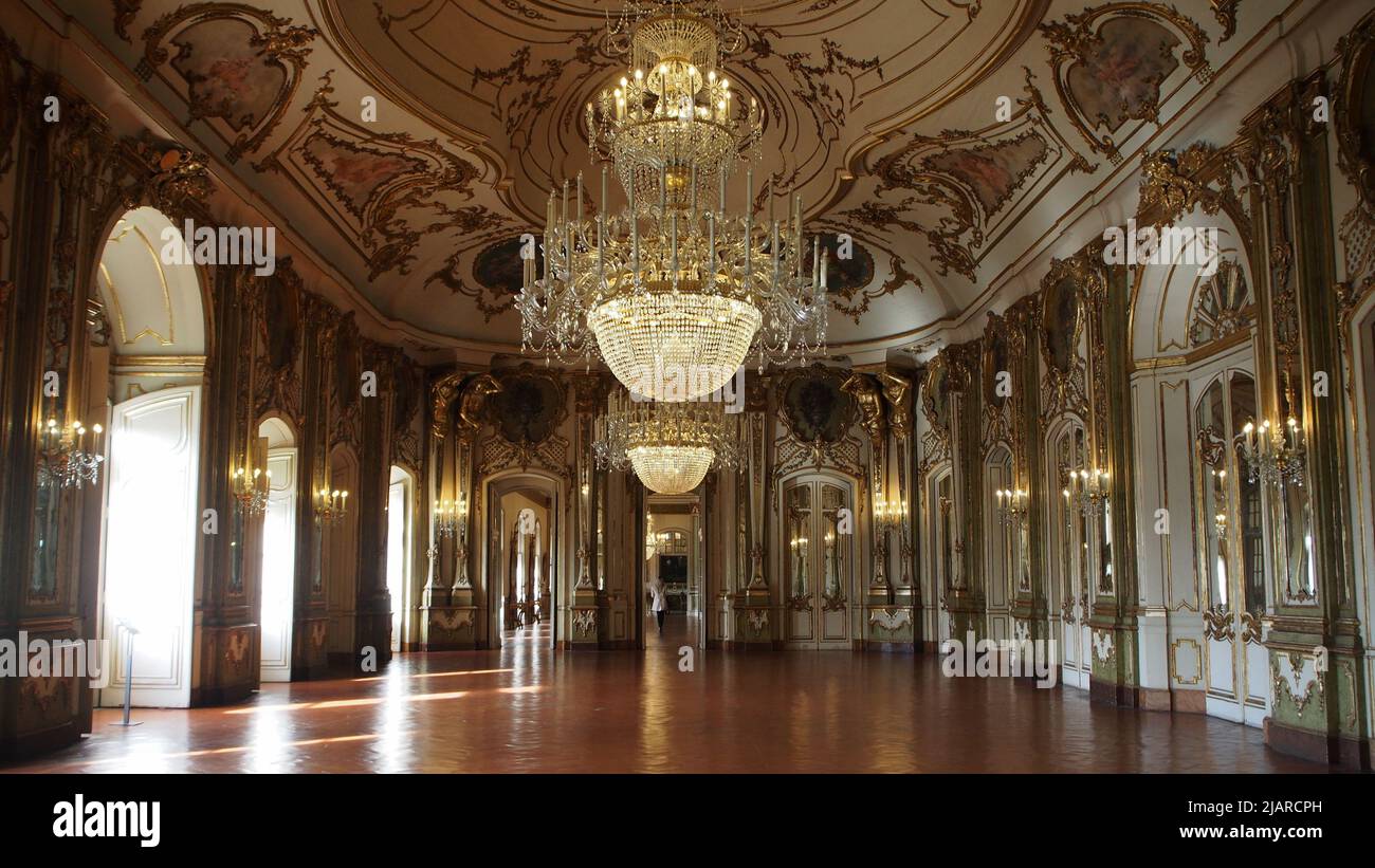 Interiores del Palacio Nacional de Queluz, Gran Salón de Baile, antigua residencia de verano del siglo 18th de la Familia Real Portuguesa, cerca de Lisboa, Portugal Foto de stock