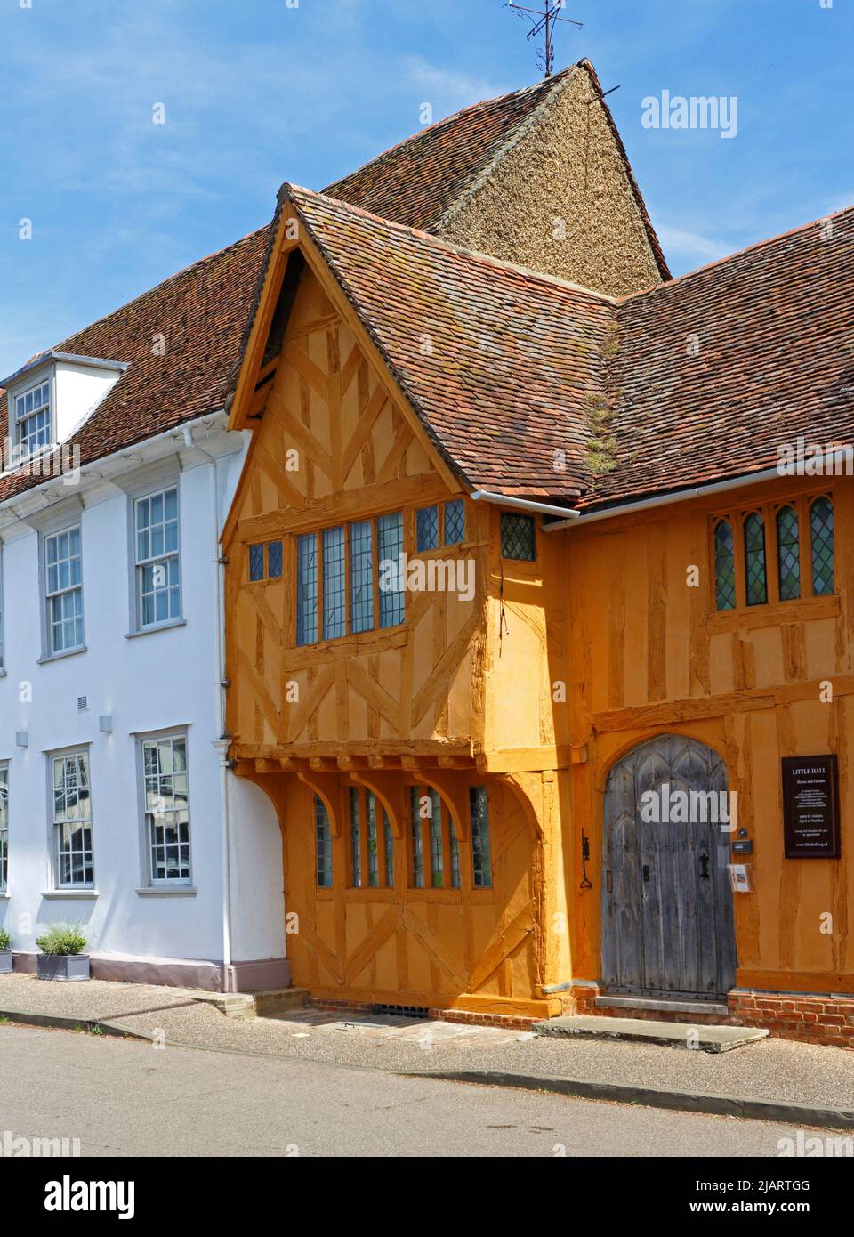 Detalles arquitectónicos de la bien conservada pequeña sala medieval en la plaza principal de Lavenham, Suffolk, Inglaterra, Reino Unido. Foto de stock