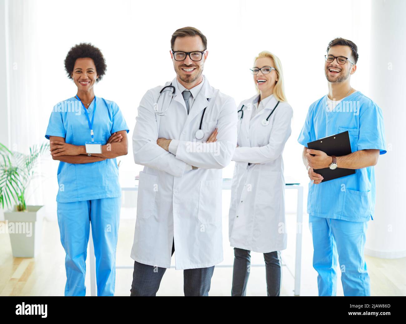 médico hospital equipo médico enfermería medicina trabajo en equipo profesional atención médica grupo de clínicas Foto de stock