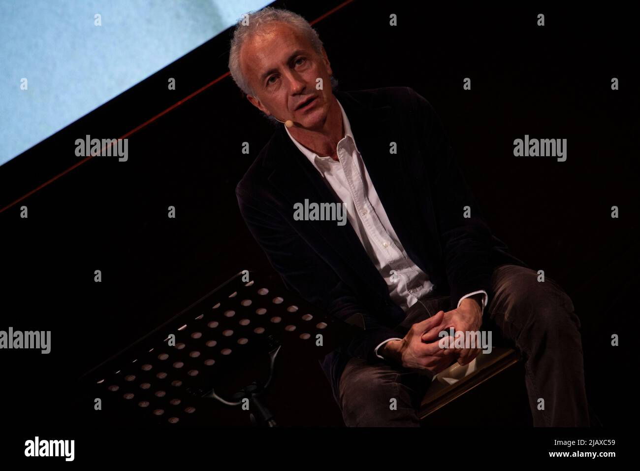 Il direttore del fato Quotidiano, Marco Travaglio, al festival del giornalismo a Perugia Foto de stock