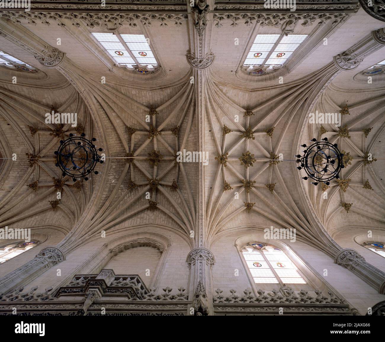 Toledo, Kloster San Juan de los Reyes, Gewölbe Mittelschiff im Foto de stock