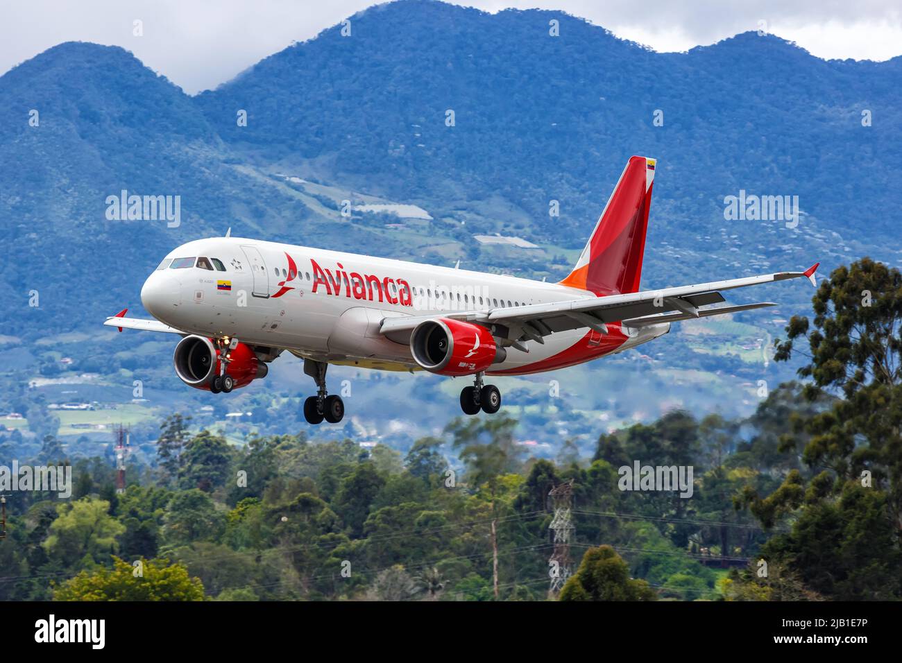 Medellín, Colombia - 19 de abril de 2022: Avianca Airbus A320 en el aeropuerto de Medellín Rionegro (MDE) en Colombia. Foto de stock