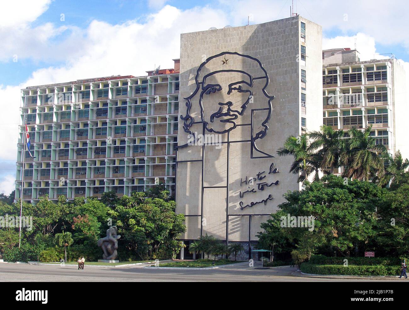 Monumento del Che Guevara en la fachada del Ministerio del Interior, Plaza de la Revolución, La Habana, Cuba, Caribe Foto de stock